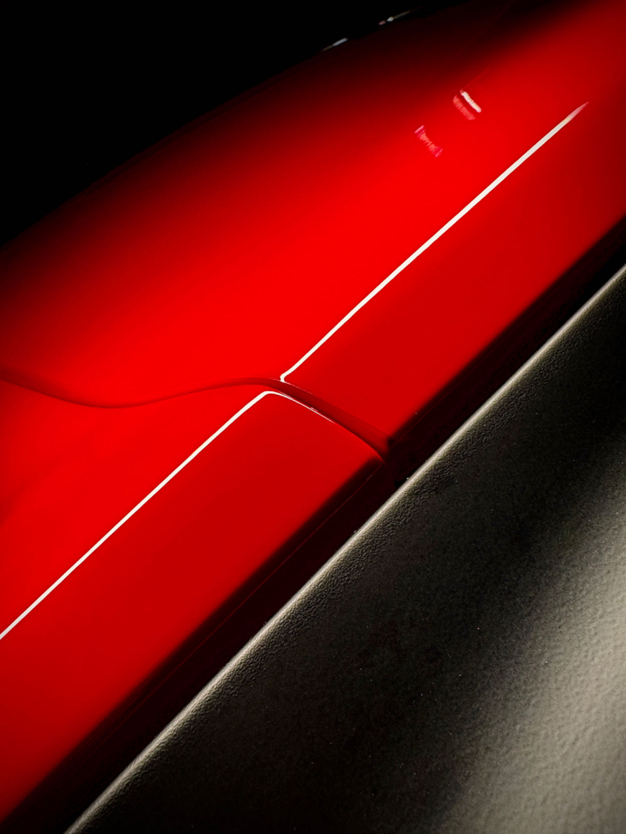 Close-up comparison of fully wrapped and exposed PPF edges, example 2