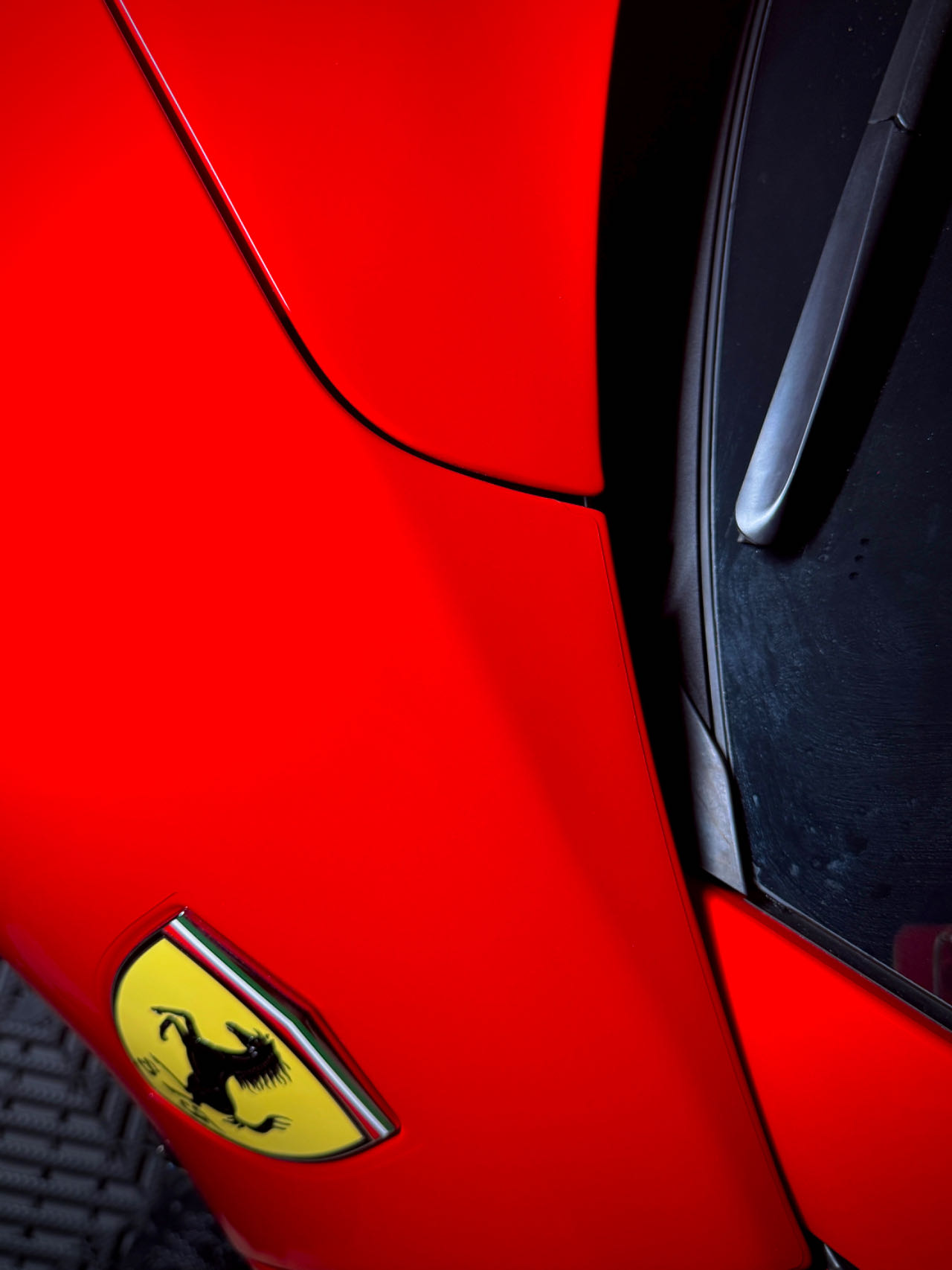 Close-up comparison of fully wrapped and exposed PPF edges, example 4